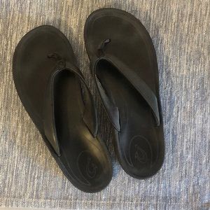 Olukai black leather flip flops